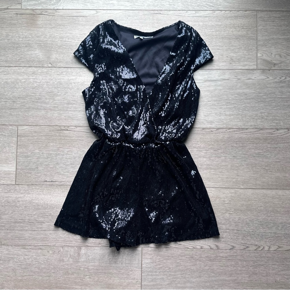 Bailey Blue Black Sequin Romper V Neck Party Short Sleeve Size M‎